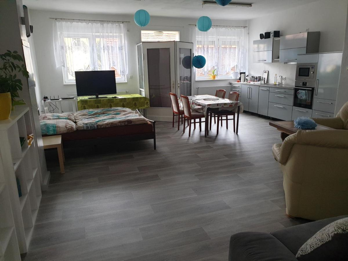 Einraum-Ferienwohnung 46M2 Eisenhuettenstadt-Diehlo Екстер'єр фото